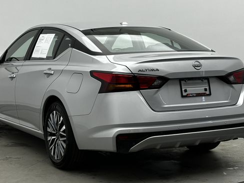 Used 2025 Nissan Altima 2.5 SV image 5