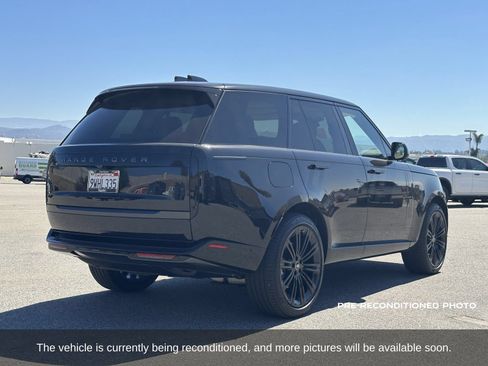 Used 2025 Land Rover Range Rover SE AWD/4WD image 7