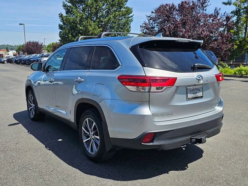 Used 2019 Toyota Highlander XLE AWD/4WD image 5