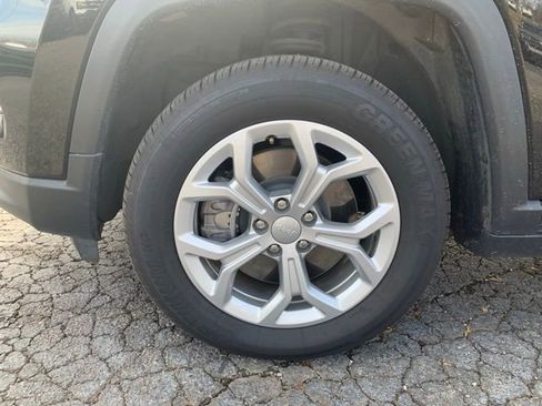 Used 2024 Jeep Compass Latitude image 28