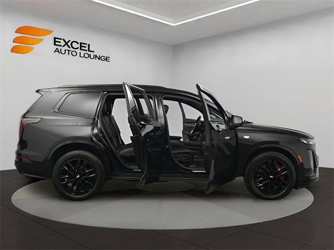 Used 2022 Cadillac XT6 Sport w/ LPO, ONYX Package image 44