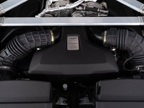 Used 2021 Aston Martin V8 Vantage Roadster image 47