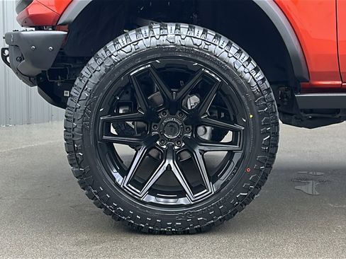 Used 2023 Ford Bronco Wildtrak image 9