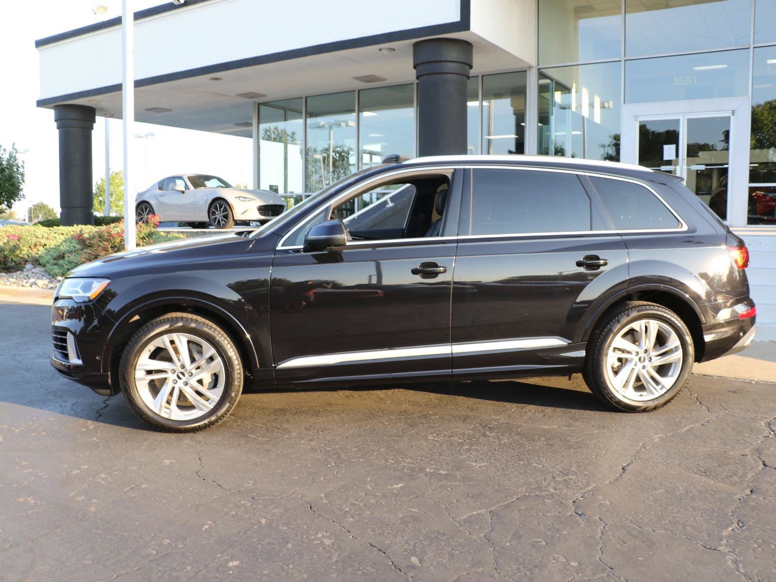 Used 2021 Audi Q7 3.0T Premium w/ Convenience Package AWD/4WD image 2