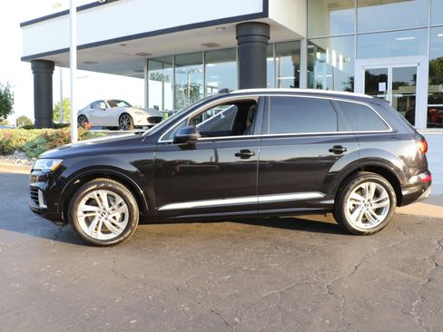 Used 2021 Audi Q7 3.0T Premium w/ Convenience Package AWD/4WD image 2