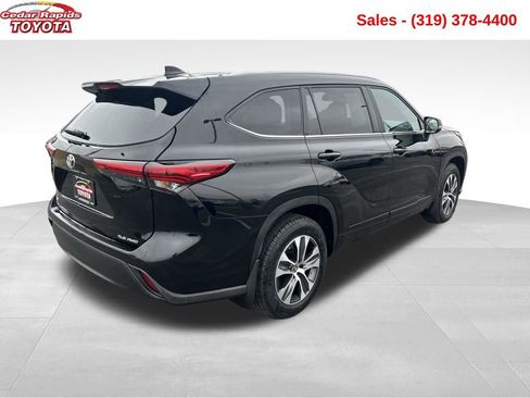 Certified 2023 Toyota Highlander XLE image 5