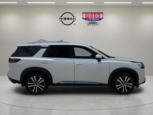 Used 2023 Nissan Pathfinder Platinum w/ Cargo Package AWD/4WD image 3