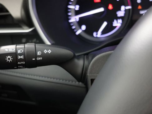 Used 2020 Toyota Highlander XLE FWD image 27