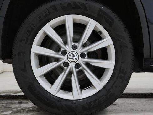 Used 2017 Volkswagen Tiguan Limited w/ Alloy Wheels Package AWD/4WD image 8