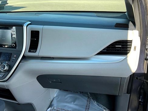 Used 2020 Toyota Sienna LE image 17