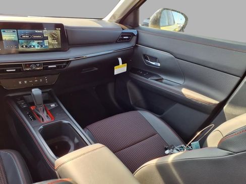 Certified 2025 Nissan Kicks SR image 6