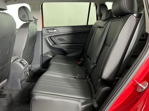 Used 2022 Volkswagen Tiguan SE image 10