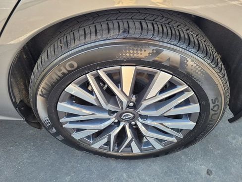 Used 2025 Nissan Altima 2.5 SV FWD image 25