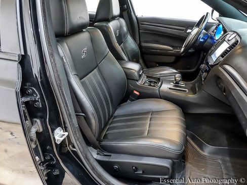 Used 2014 Chrysler 300 S image 31