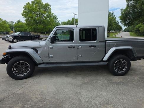 Used 2020 Jeep Gladiator Overland w/ LED Lighting Group AWD/4WD image 17
