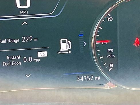 Used 2023 GMC Acadia SLT w/ Elevation Edition image 12