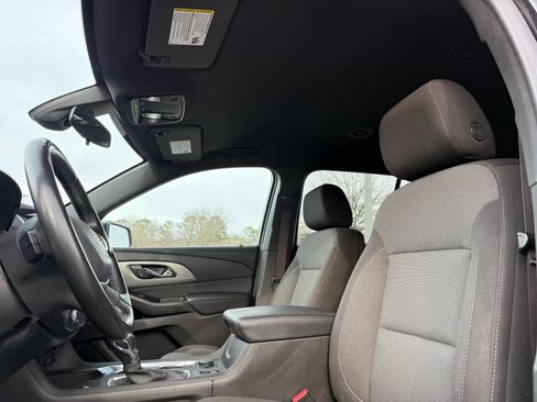 Used 2023 Chevrolet Traverse LT image 24