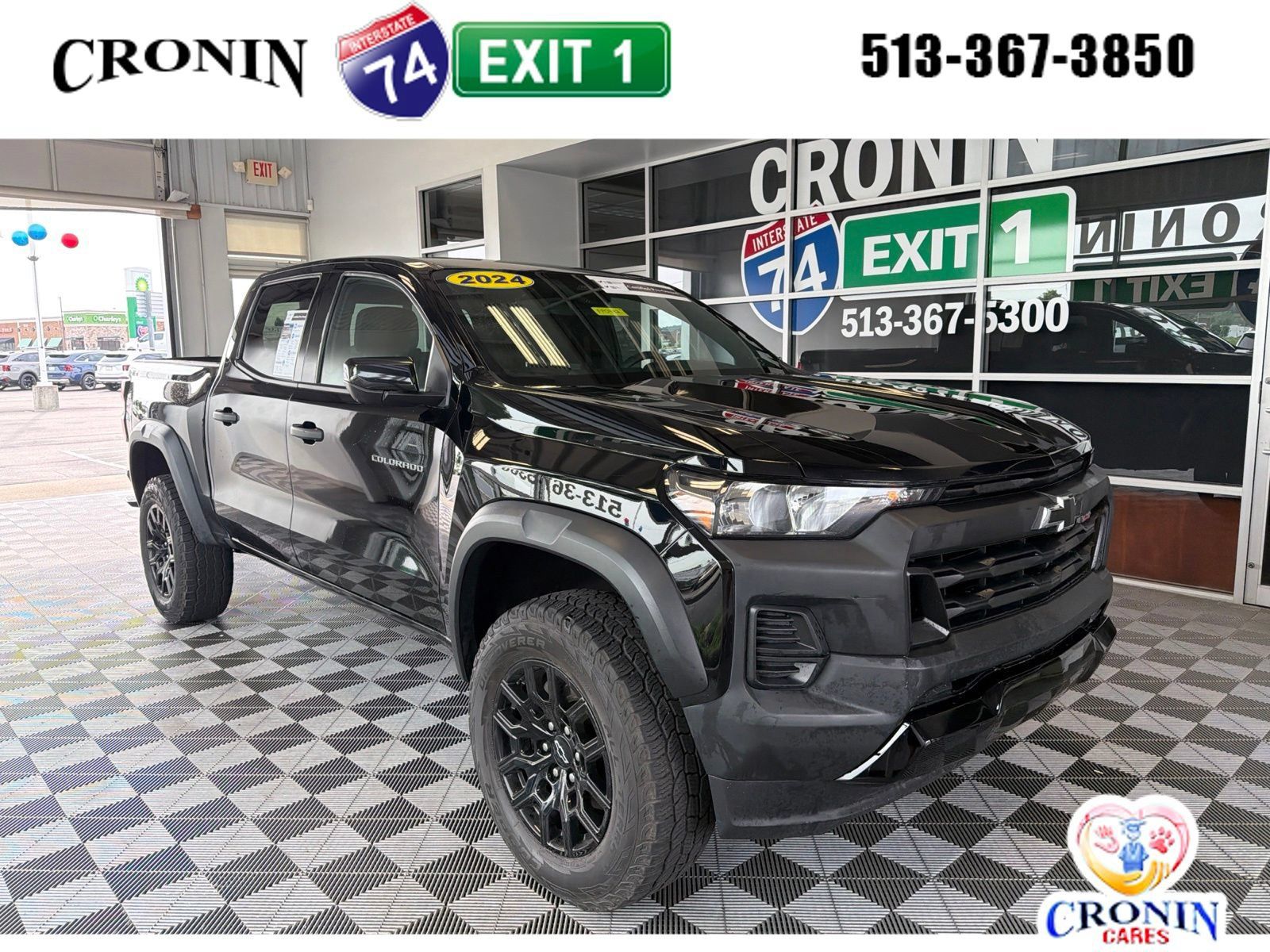 Used 2024 Chevrolet Colorado Trail Boss w/ Technology Package AWD/4WD image 1