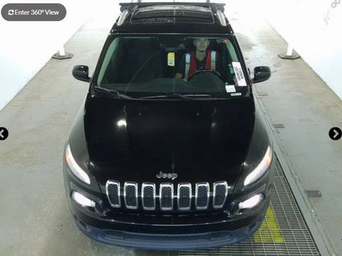 Used 2017 Jeep Cherokee Latitude w/ Comfort/Convenience Group FWD image 3