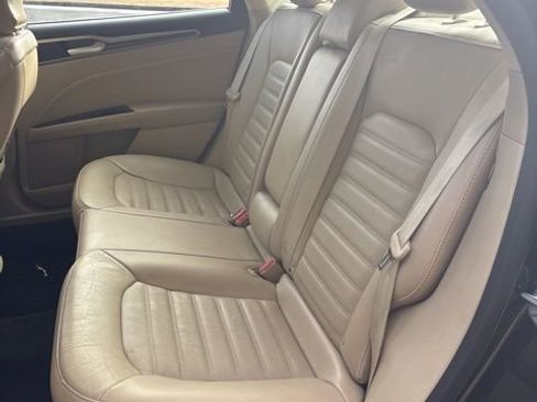 Used 2016 Ford Fusion SE w/ Equipment Group 202A image 16