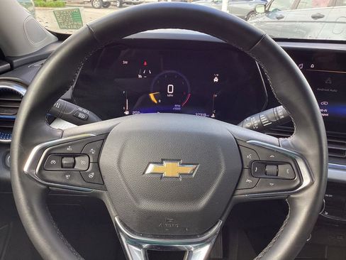 Used 2025 Chevrolet Trax LT w/ LT Convenience Package FWD image 30