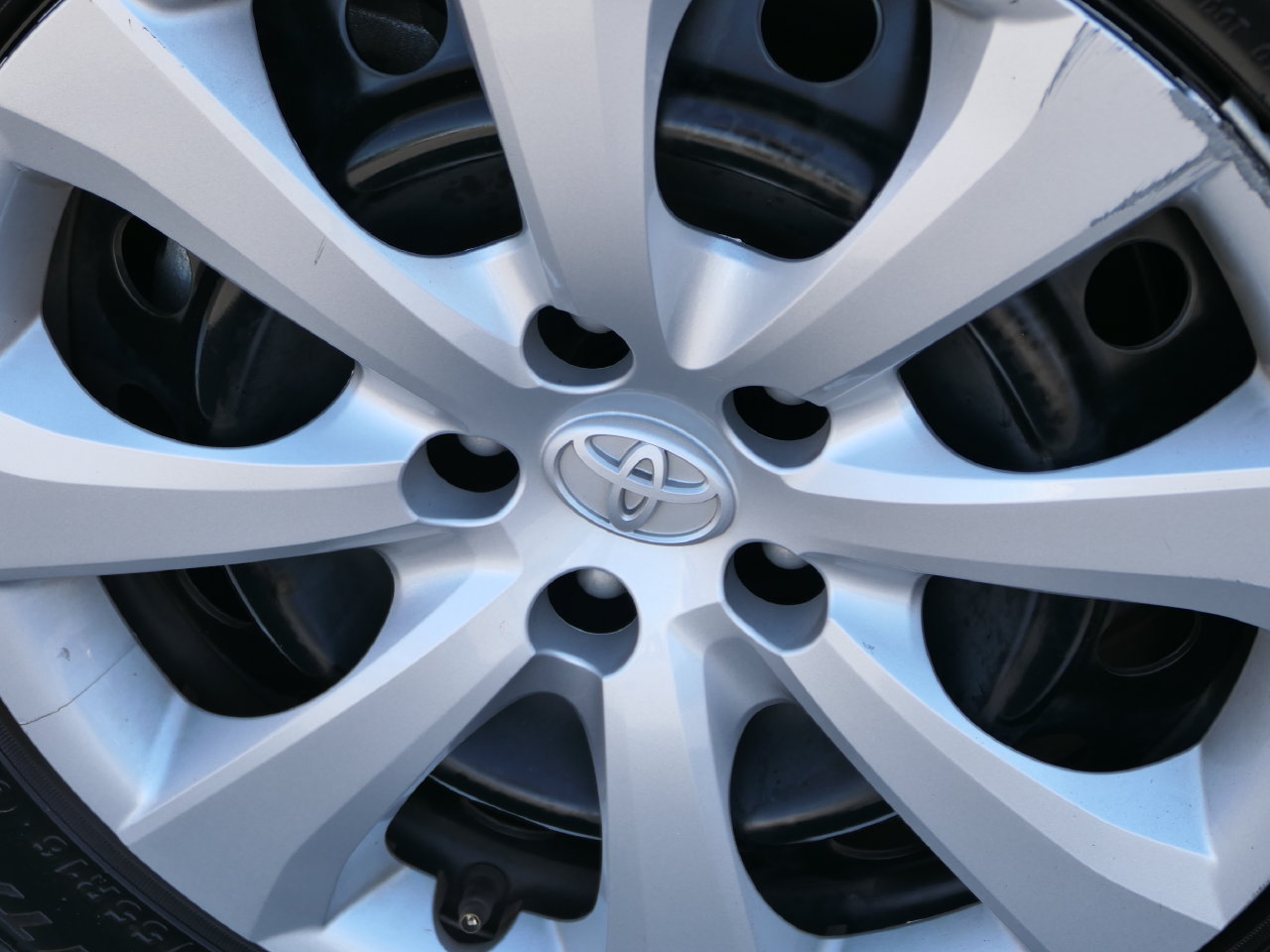 Used 2025 Toyota Corolla LE FWD image 11