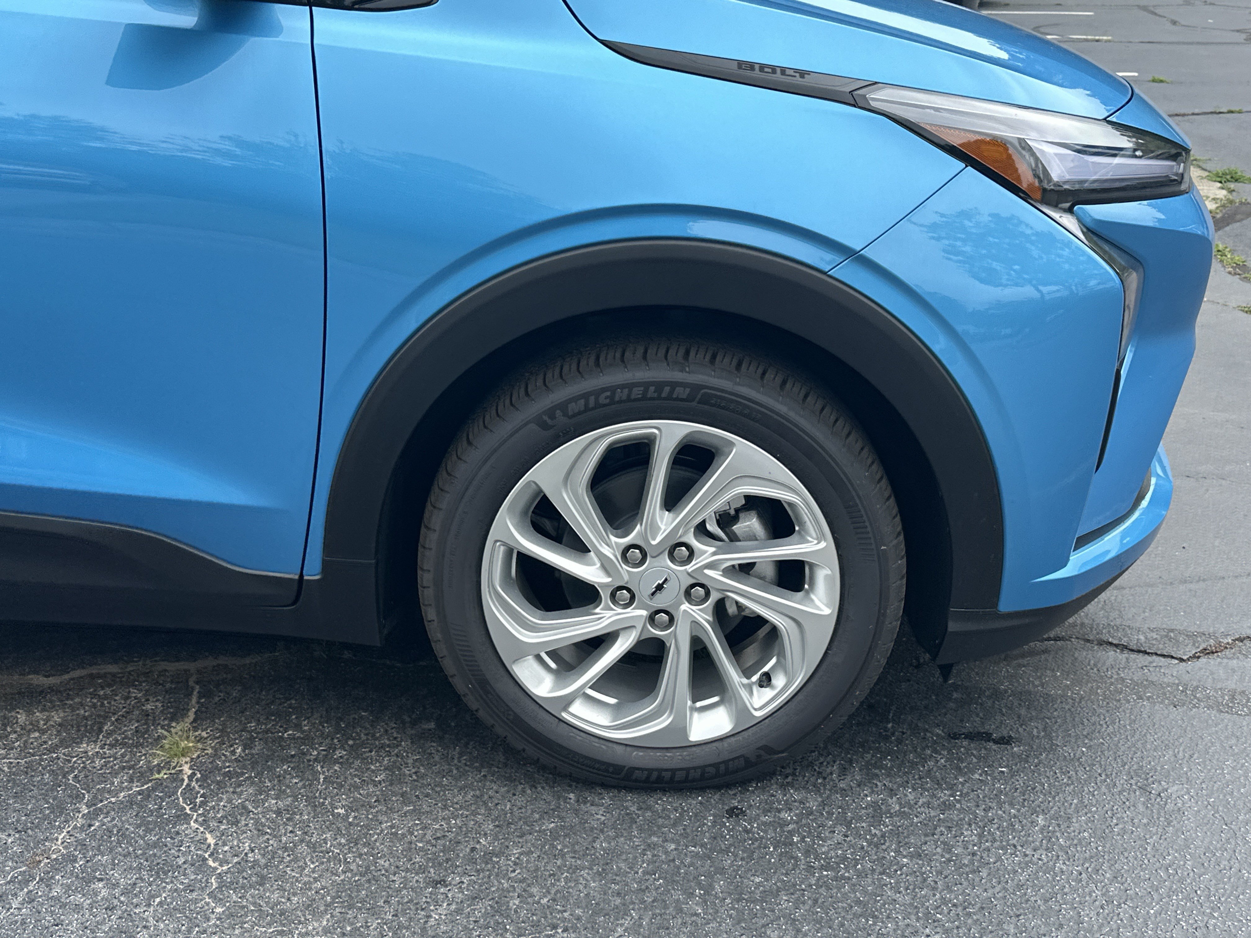 New 2027 Chevrolet Bolt LT FWD image 12
