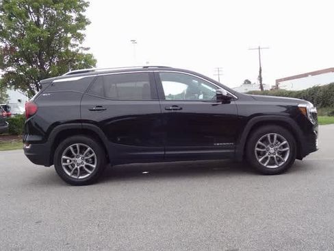 Used 2023 GMC Terrain SLT image 4