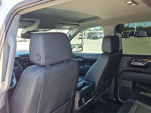 Used 2025 GMC Sierra 1500 SLT AWD/4WD image 9