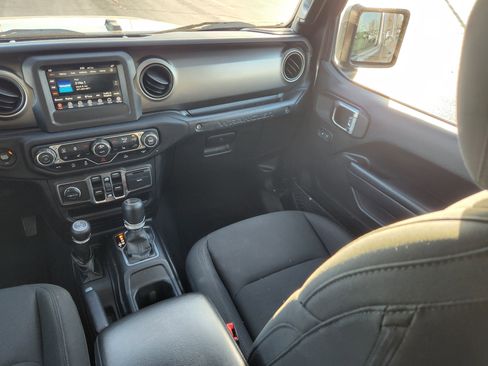 Used 2021 Jeep Wrangler Unlimited Sport image 16