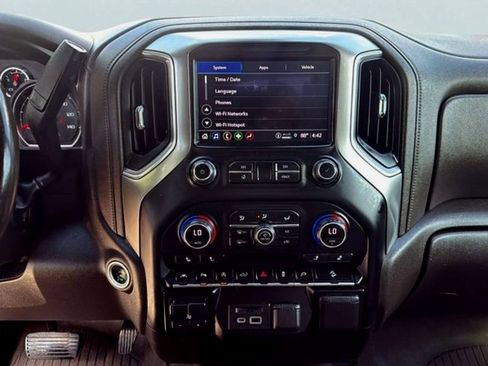 Used 2021 Chevrolet Silverado 1500 LT AWD/4WD image 9