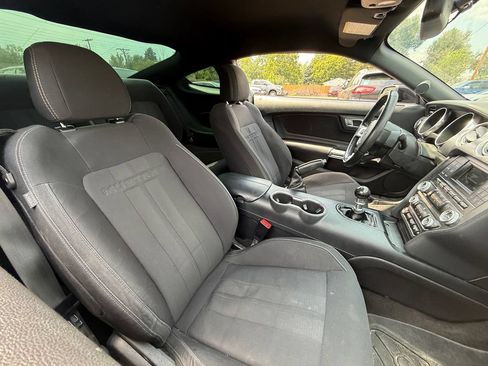Used 2018 Ford Mustang GT RWD image 7