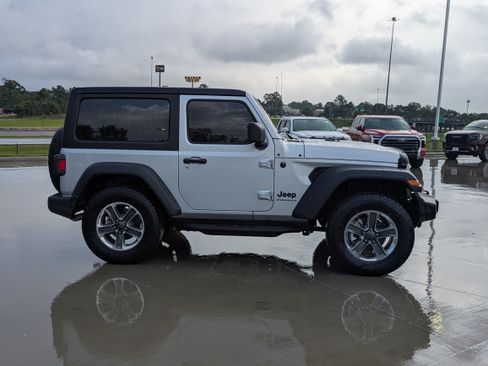Used 2023 Jeep Wrangler Sport AWD/4WD image 6