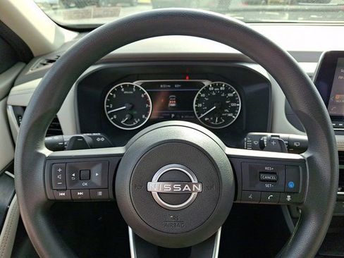 Used 2024 Nissan Rogue SV FWD image 23