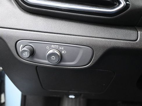 Used 2022 Chevrolet Bolt EUV LT w/ Convenience Package image 21