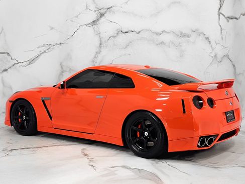 Used 2010 Nissan GT-R Premium image 14