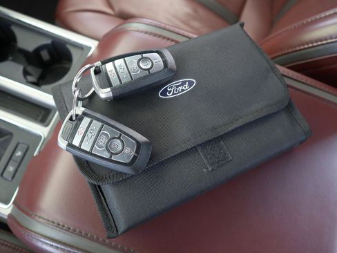 Used 2019 Ford F150 Platinum w/ Equipment Group 701A Luxury AWD/4WD image 27