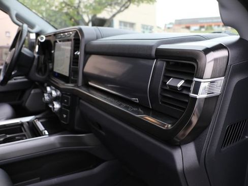 Used 2023 Ford F250 Lariat w/ Lariat Ultimate Package AWD/4WD image 14