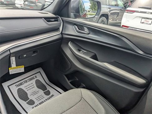 New 2025 Jeep Grand Cherokee Laredo X w/ Luxury Tech Group I image 17