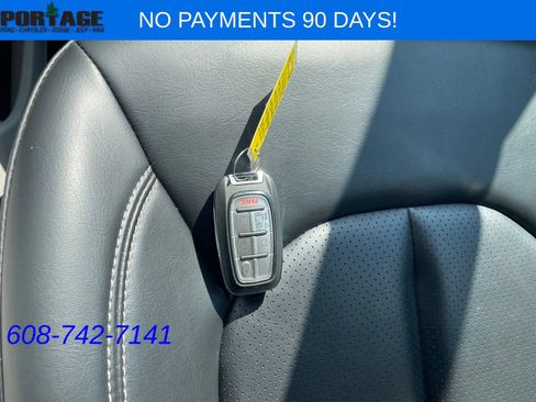 Used 2023 Chrysler Pacifica Touring-L FWD image 25