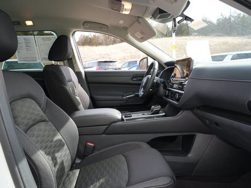 Used 2023 Nissan Pathfinder SV AWD/4WD image 31