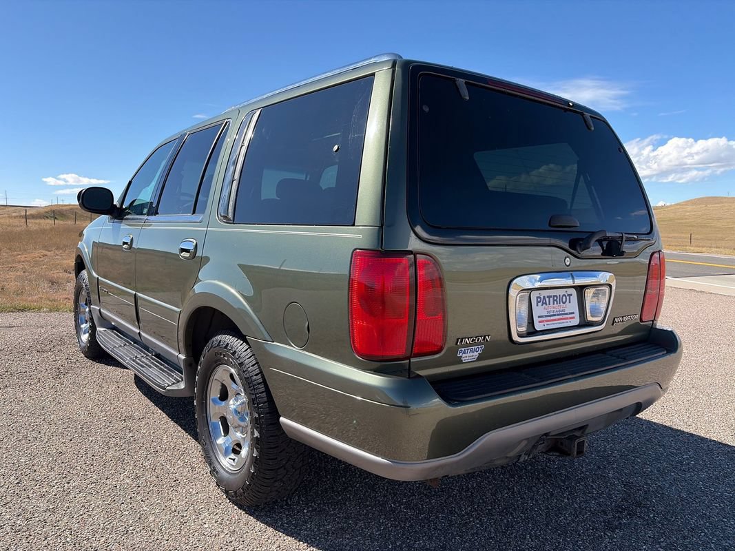 Used 2001 Lincoln Navigator 4WD image 3