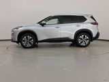 Used 2023 Nissan Rogue SV image 2