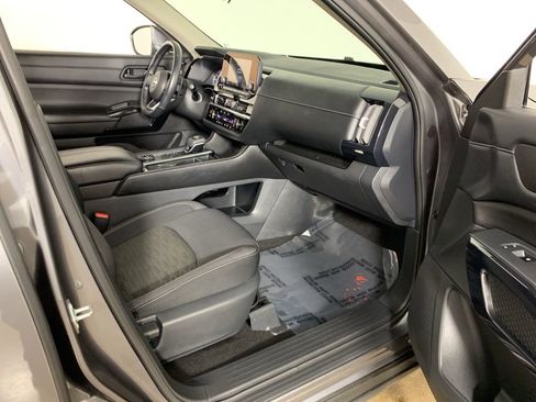 Used 2023 Nissan Pathfinder SV image 41