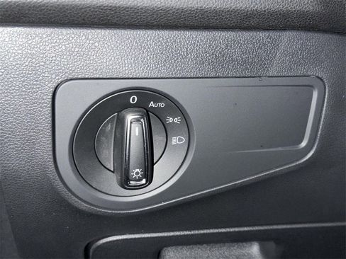 Used 2022 Volkswagen Tiguan SE image 20