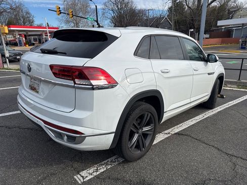 Used 2021 Volkswagen Atlas Cross Sport SE image 2