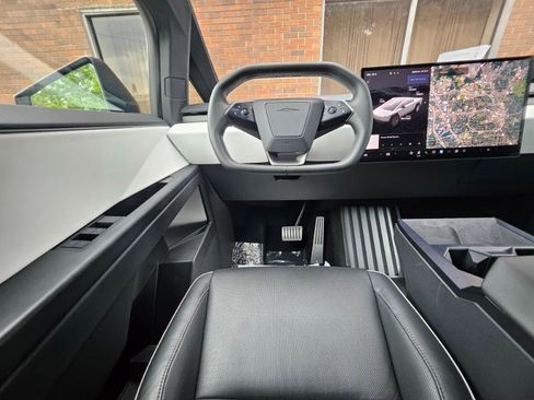 Used 2024 Tesla Cybertruck AWD Crew Cab image 5