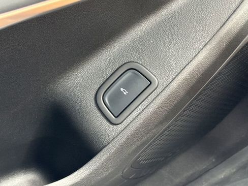 Used 2025 Chevrolet Traverse LT w/ Sun and Wheel Package image 20