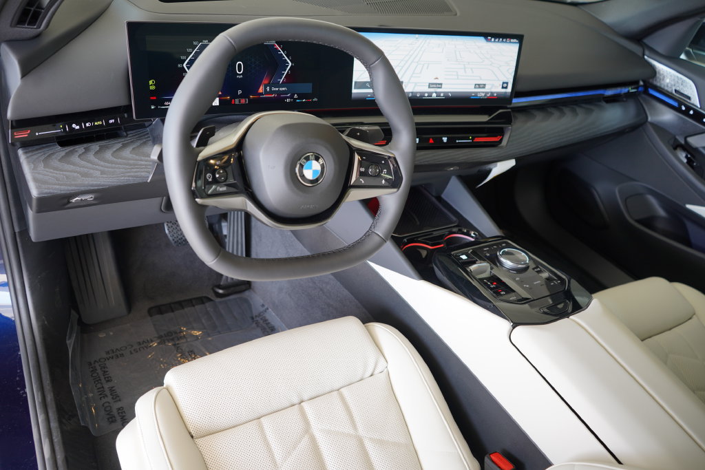 Used 2026 BMW 530i w/ Premium Package RWD image 13