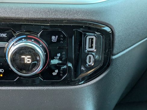 New 2026 GMC Sierra 1500 SLT image 17